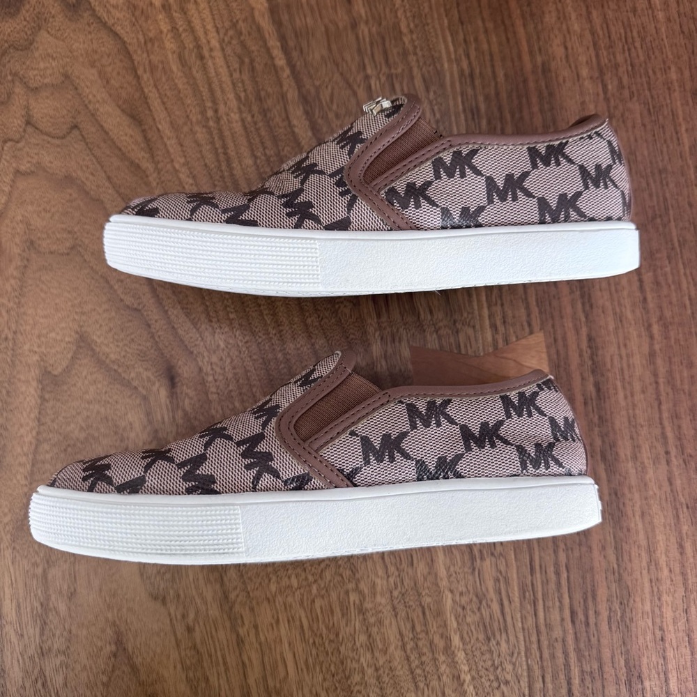 Michael Kors Kids Slip-On Girl’s Sneakers. Size 13 - Picture 8 of 11